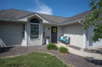 2BR/2Bth, walking to Holiday World. Outdoor grilling area. Family Friendly!! Hotel a Spencer County