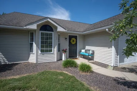 2BR/2Bth, walking to Holiday World. Outdoor grilling area. Family Friendly!! Отели рядом с достопримечательностью «Санта Клаус»