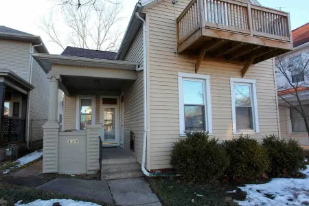 Our Laffin' Place Отели рядом с достопримечательностью «Адена Стейт Мемориал»