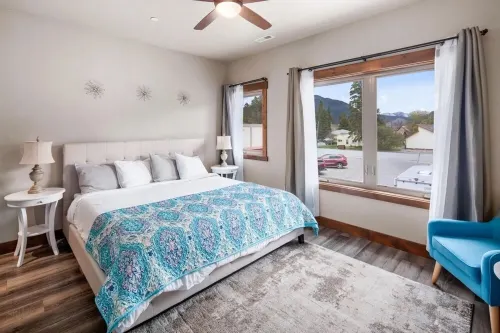 Modern Glacier Getaway - 2 bed/2 bath