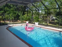 tropical family home with Private pool Hotels in Venice Gardens