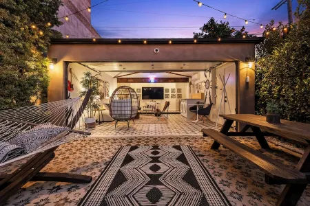 Hip Venice Beach Luxury Airstream and Creative Space Отели рядом с достопримечательностью «Аббот Кинни Бульвар»