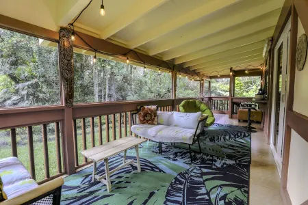 COZY HIDEAWAY IN THE OHIA RAINFOREST LOCATED BELOW VOLCANO NATIONAL PARK Отели в г. Ферн-Эйкрес