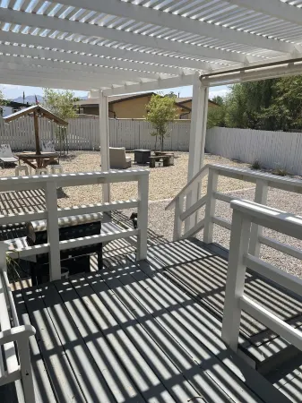 One block to the River, sports park, dogs, AC garage games!