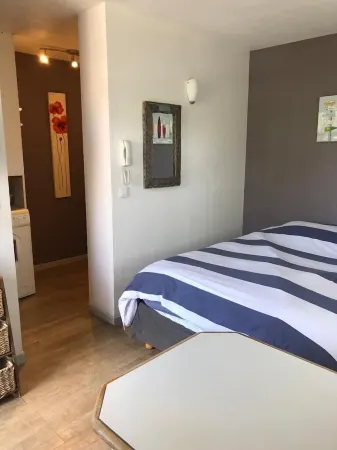 Studio with balcony in the center of Thonon, near the thermal baths, 2 people