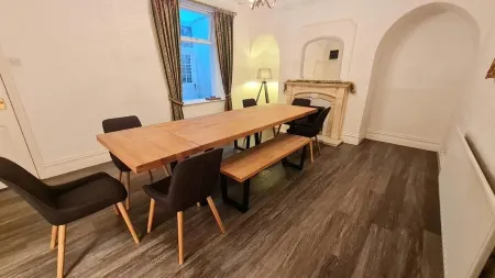 Westfield House - Characterful 7 Bedroom Townhouse Отели рядом с достопримечательностью «Catgill Farm»
