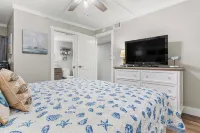 Ground floor, park at your front door.   Sleeps 6