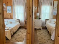 GREAT Newly Renovated  Sebago Lake- short walk to Nason`s beach🏠🏖🚗 Hotels in Sebago