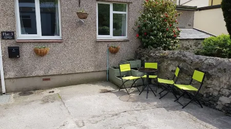 Modern 2 Bedroom Apartment in Menai Bridge great to explore Anglesey & Snowdonia Отели в г. Менай Бридж