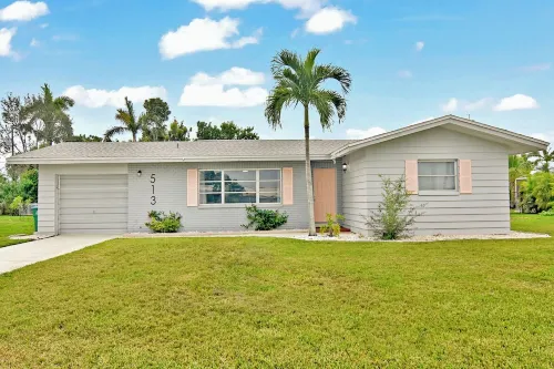 Endless summer paradise at Sunnybelle..YACHT CLUB beach neighborhood!