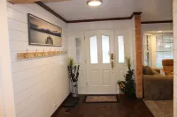 Indoor Pool , Hot Tub, Game Room & Gym - Homestays