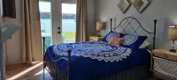 Private Cottage right on Possum Kingdom Lake on west side with dock