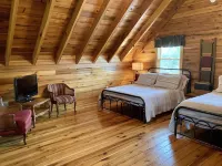 The Bourbon Lodge - Log home escape, Bourbon Trail, sunsets, peaceful retreat