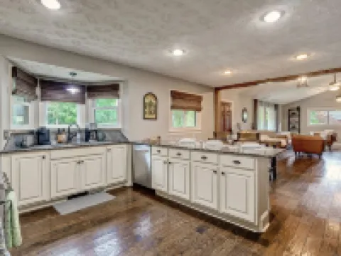 Tranquil Retreat w/ Hot Tub, Large Patio, 2 living rooms Hotel di Pinehurst