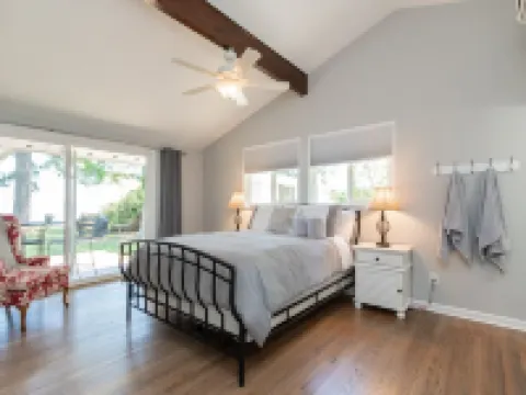 Quaint waterfront home with private beach Hotels in Cople