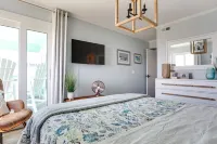 Oceanside Oasis- Oceanfront, Pool, Steps to Beach Access -Sleeps 6