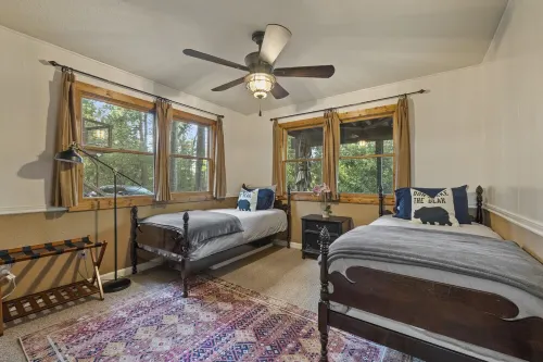 Two adjacent Summer Cabins w/ hot tub and glamping - sleeps 20