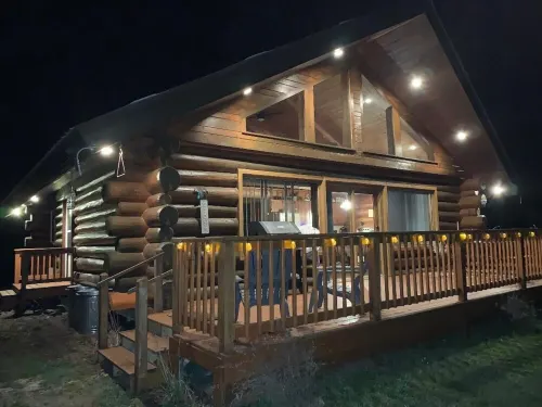 Serene Log Cabin Getaway! Close to Hiking, Snowmobile And Four Wheeler Trails.