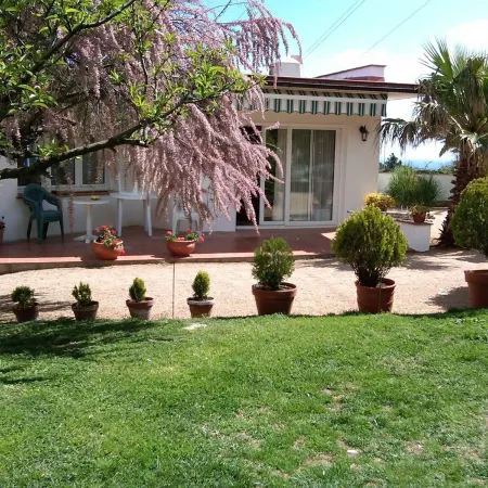 THE ANNEX. Tranquil  bungalow/gîte in hills above Begur with amazing views