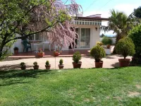 THE ANNEX. Tranquil  bungalow/gîte in hills above Begur with amazing views