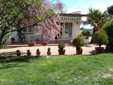 THE ANNEX. Tranquil  bungalow/gîte in hills above Begur with amazing views Отели в г. Багур