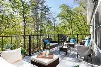 Luxury Home | Fire Pit | Beach | Grill | 2 Decks فنادق في سميثفيلد