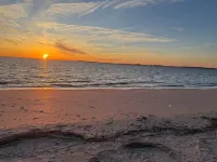 3Br/2BA Cottage 3 Min to Access 32, Whaley's & Bingo Boat Space + Beach Gear Hotels in Edisto Beach