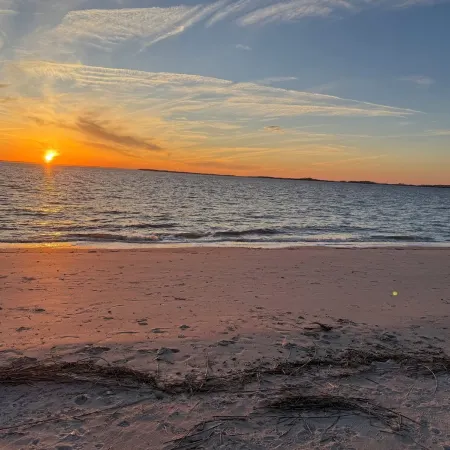 Walk to Waves in 3 Minutes  ~ 3Br/2BA ~ Edisto Beach Bungalow