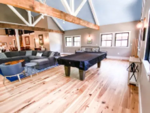 Family Friendly Newfound Lake Home, Sleeps 10, Pool Table, Kayaks & Paddleboards Hotels in Bristol