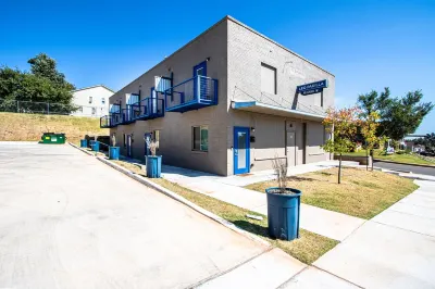 Modern Downtown OKC Loft with private balcony *Downtown OKC *OU MED