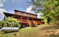 Fall Savings! Amazing 4Br Cabin -HT, Fire Pit & Game Room-10 Mins from PF