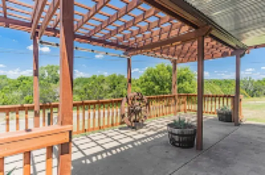 Lake Access / Pool / Private Patio / BBQ  / WiFi / Free Parking / Self Check-in