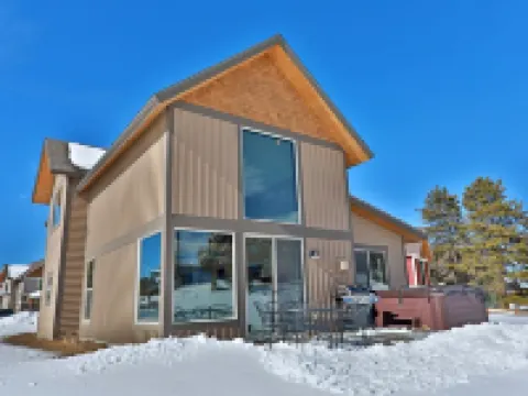 Have Fun/Relax in a Gorgeous Mountain Home, Well Equipped, Great Location フレイザーのホテル