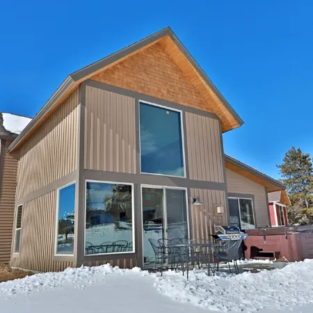 Have Fun/Relax in a Gorgeous Mountain Home, Well Equipped, Great Location