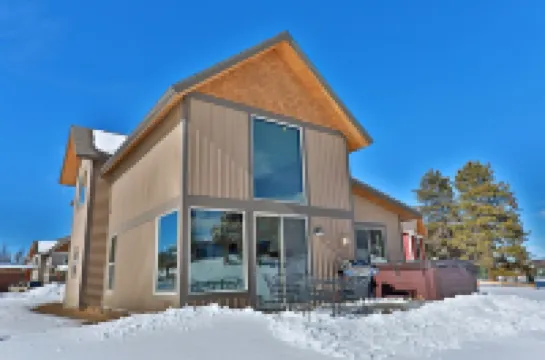 Have Fun/Relax in a Gorgeous Mountain Home, Well Equipped, Great Location