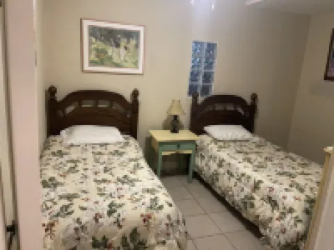 Ocean Front with Patio and Private Beach Access 墨爾本海灘酒店