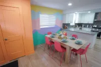 Denver Insta-Perfect Girls Trip! 5BR Colorful Haven 10-min to DT Denver