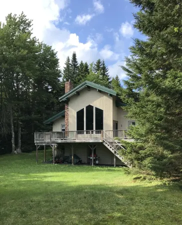 Perfect Getaway just minutes to Mt Snow plus a Hot Tub!