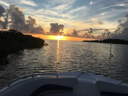 Beautiful & Meticulously Clean Waterfront Bungalow, with Pool!