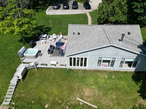 Relaxing cottage on Burt Lake Hotels in Cheboygan County