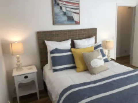 The Hideaway- Cozy Home in the Woods