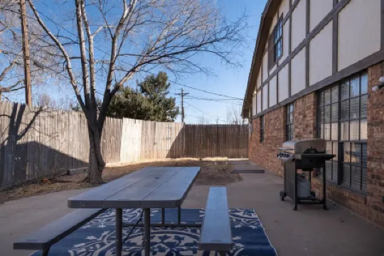 Spacious Welcoming Oasis With Gameroom