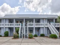 Waterfront on Ochlockonee Bay-Renovated condo & sparking pool