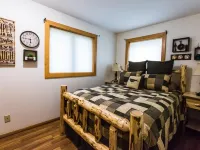 Beautiful home located in the heart of Paradise Valley Hotels in Emigrant