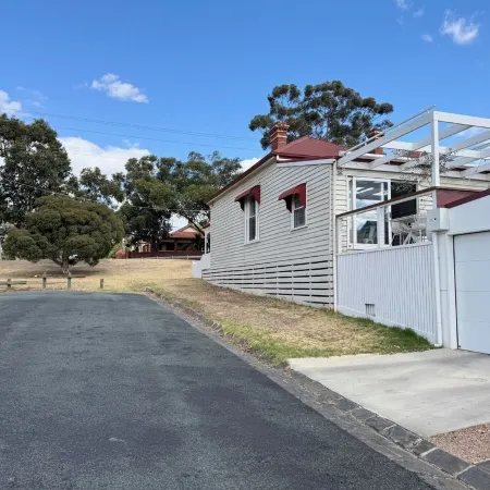 Olinda Cottage - Close to CBD with city views
