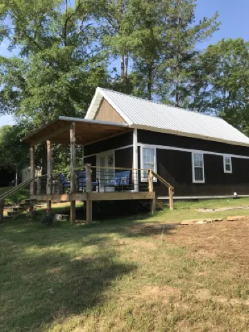 Little cabin on the smith lake