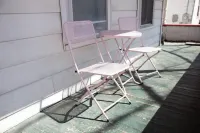 Newly Renovated! - Sunny, Plush, Comfy, w /Coffee!