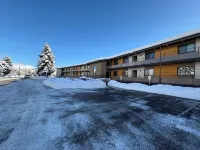 New & Stylish 2 bedroom condo with great views. Close to downtown & ski lifts