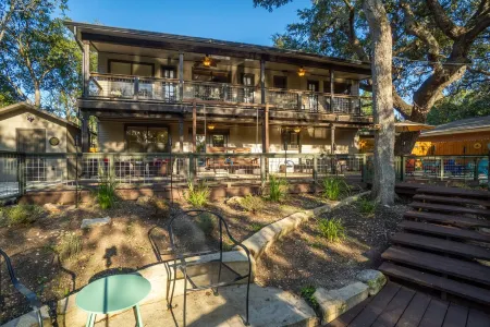 Waterhouse- 4 Bed, 3 bath, SUP, Kayak,  Ping pong, Decks galore