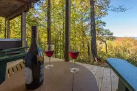 Sunset Mtn Lodge! Hot Tub+Fire Pit, Fireplace, Hiking, Private, Close to Town!